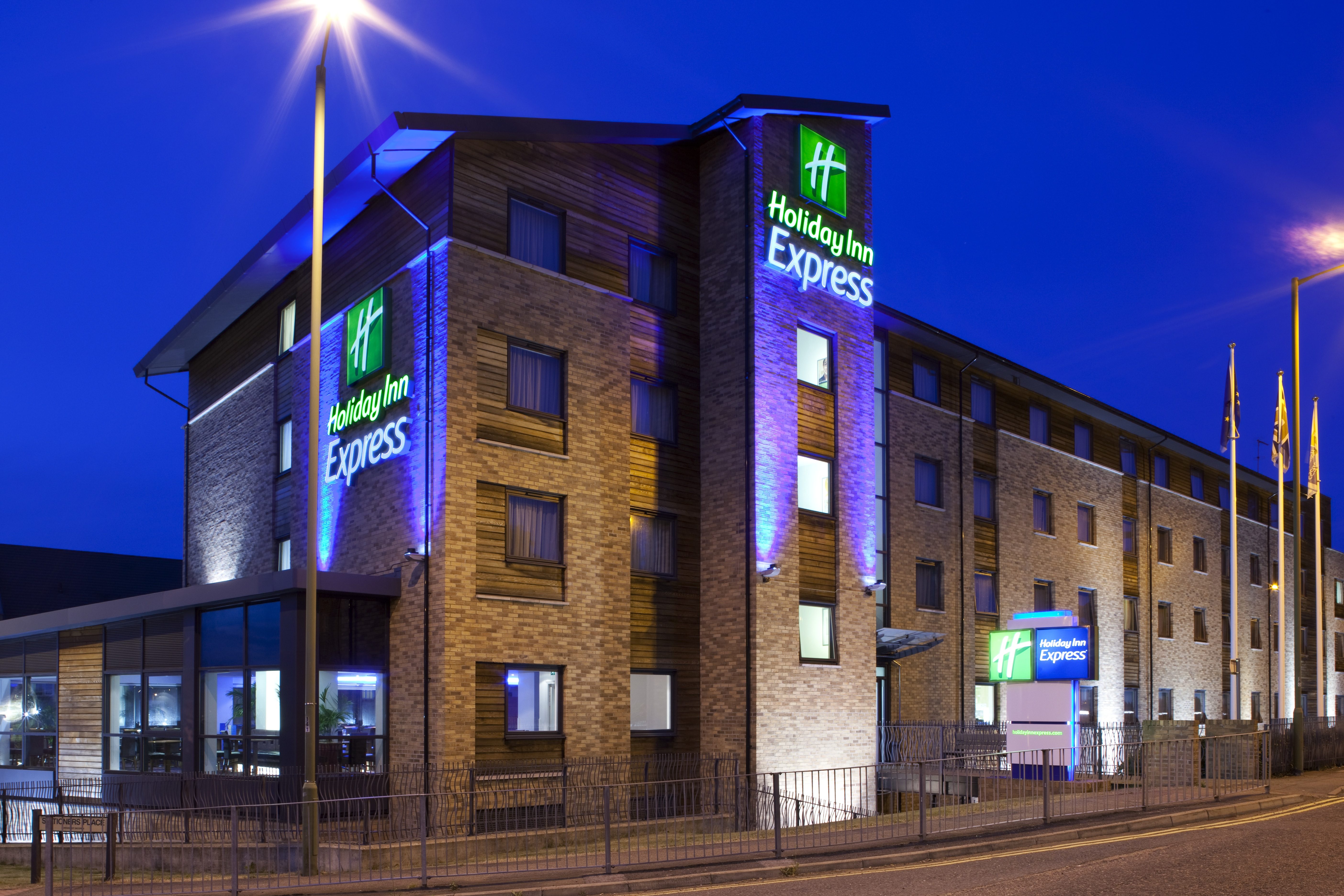 Holiday Inn Express Hemel.jpg