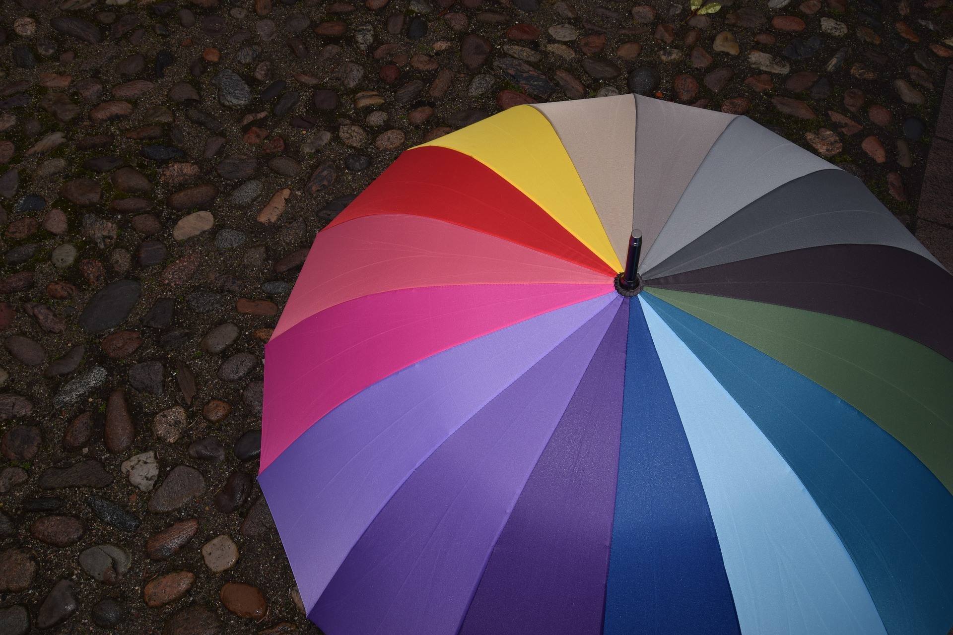 umbrella-1986924_1920.jpg