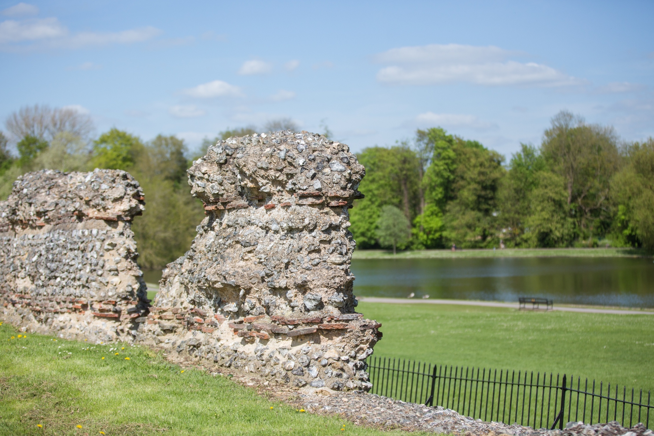 2018-05-03-St-Albans-258 Ver Park and Roman Wall LR.jpg