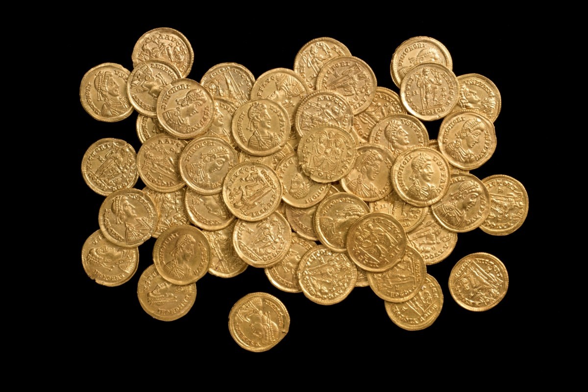 Sandridge-Hoard-gold-coins-cropped.jpg