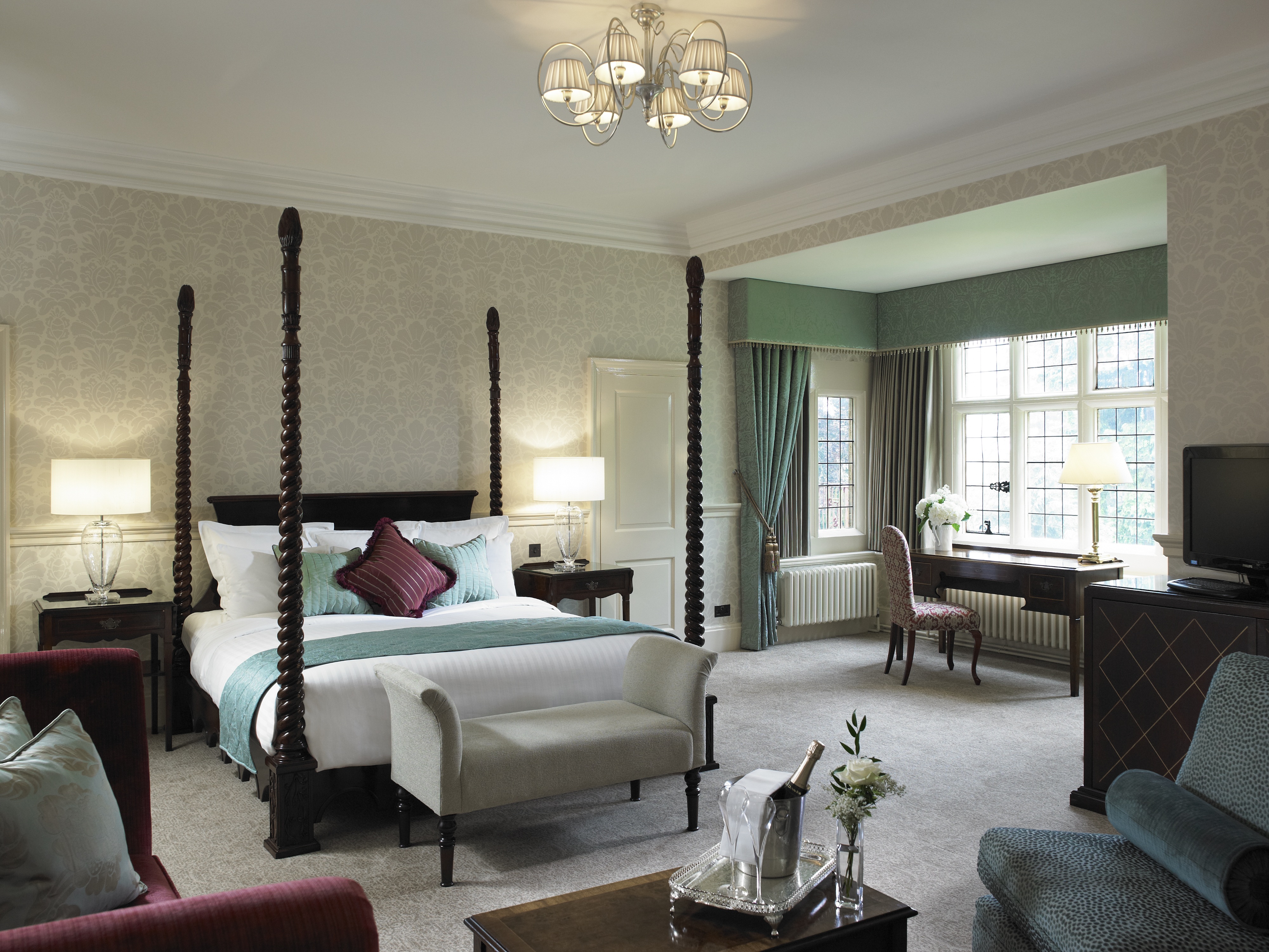 1339106_Hanbury_Manor_4_poster_Bedroom Amy Suite high res.jpg (1)